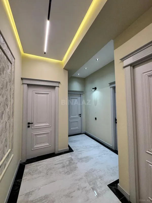 Satılır 4 otaqlı mənzil 131 m²