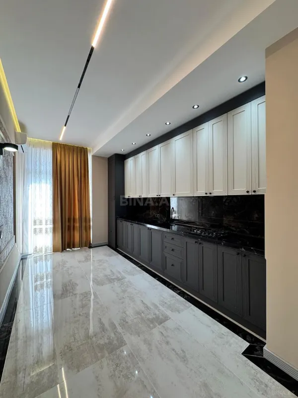Satılır 4 otaqlı mənzil 131 m²