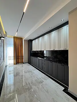 Satılır 4 otaqlı mənzil 131 m²