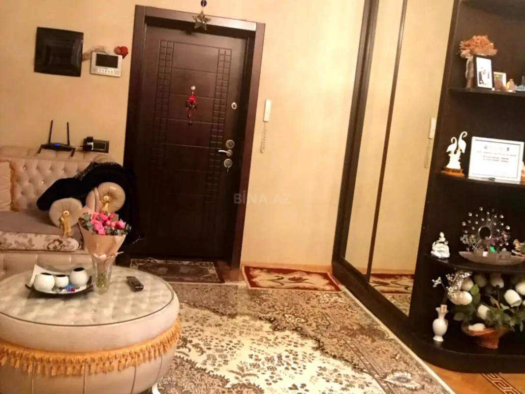 Satılır 3 otaqlı mənzil 133 m²