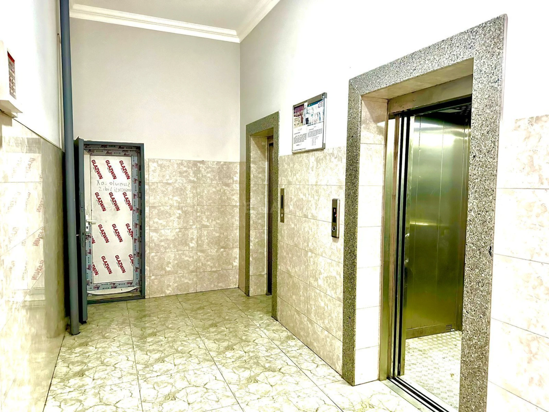 Satılır 3 otaqlı mənzil 133 m²