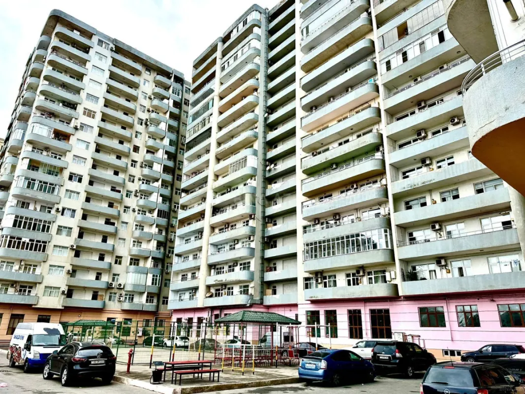 Satılır 3 otaqlı mənzil 133 m²