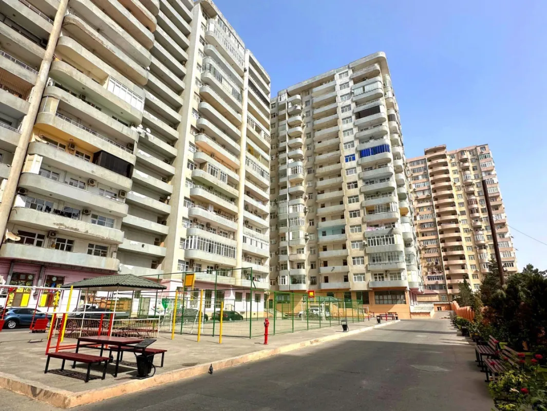 Satılır 3 otaqlı mənzil 133 m²