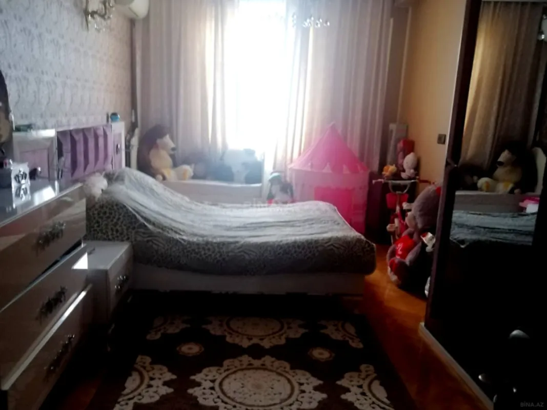 Satılır 3 otaqlı mənzil 133 m²