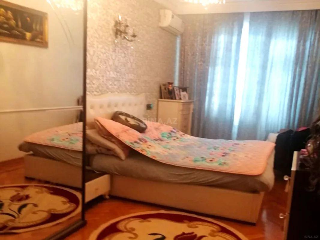 Satılır 3 otaqlı mənzil 133 m²