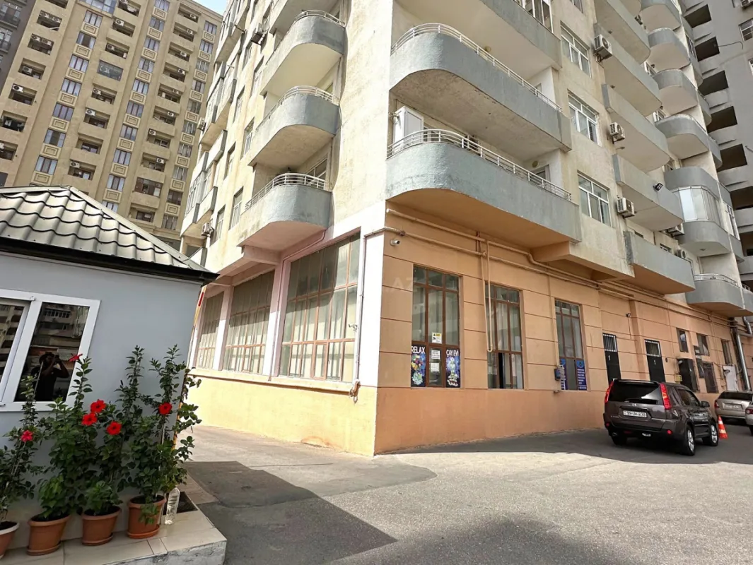 Satılır 3 otaqlı mənzil 133 m²