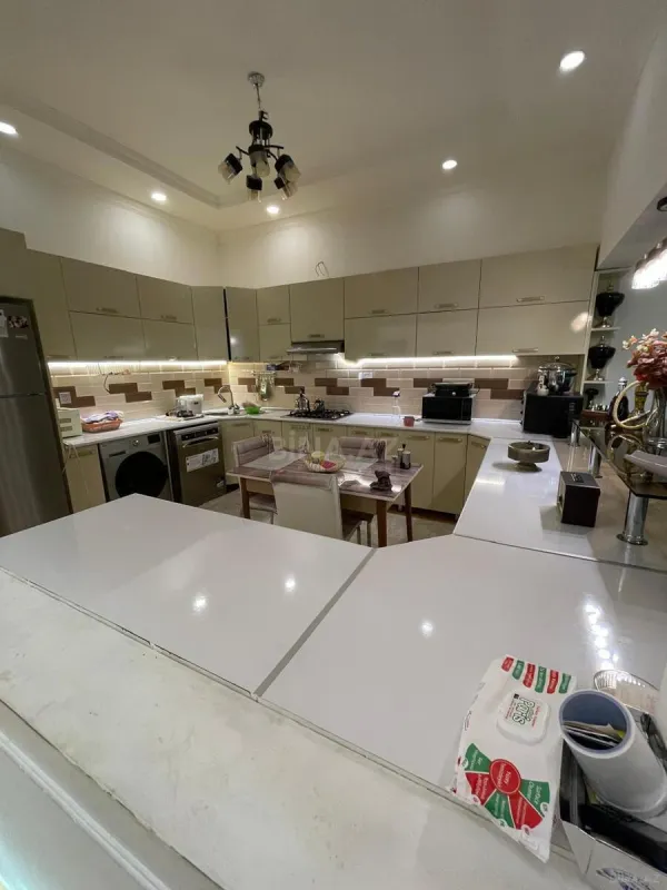 Satılır 8 otaqlı həyət evi 260 m²