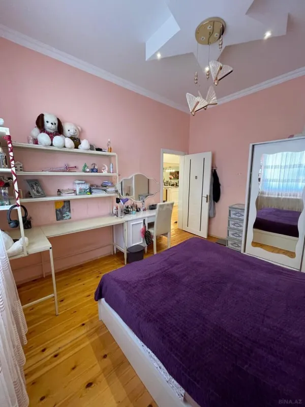 Satılır 8 otaqlı həyət evi 260 m²