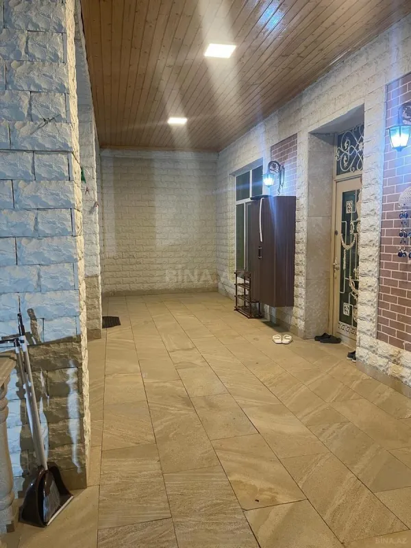 Satılır 8 otaqlı həyət evi 260 m²