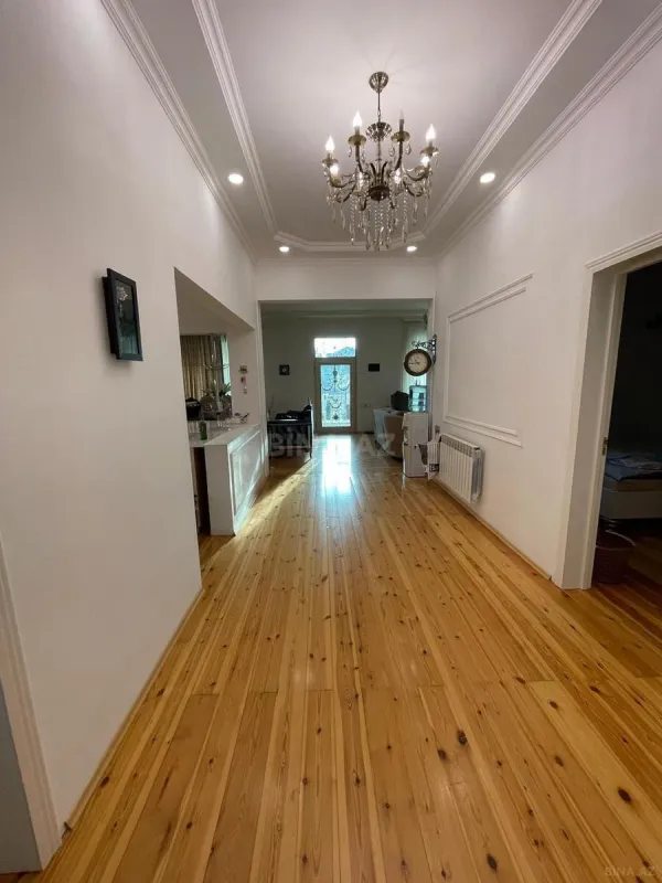 Satılır 8 otaqlı həyət evi 260 m²