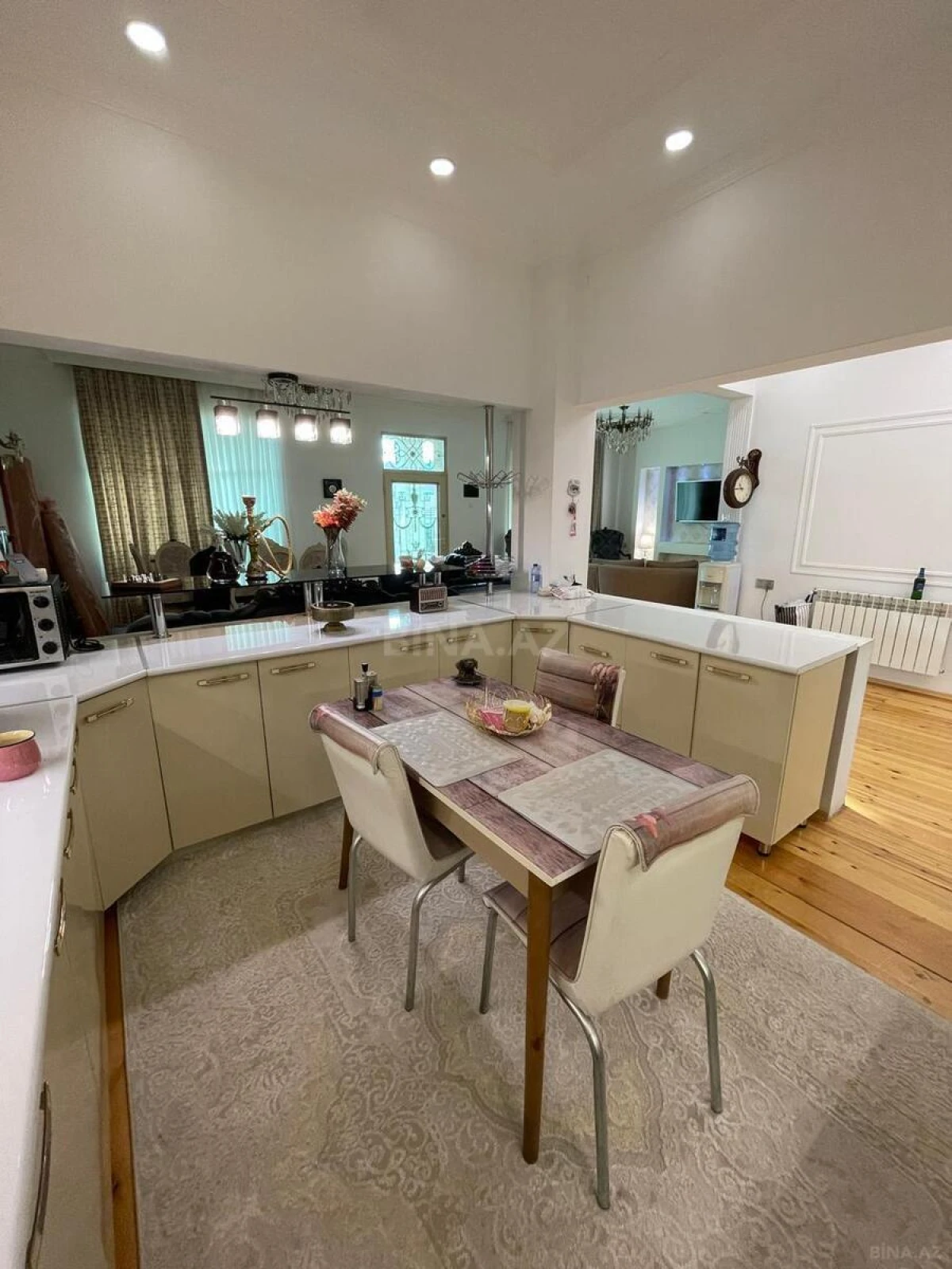 Satılır 8 otaqlı həyət evi 260 m²