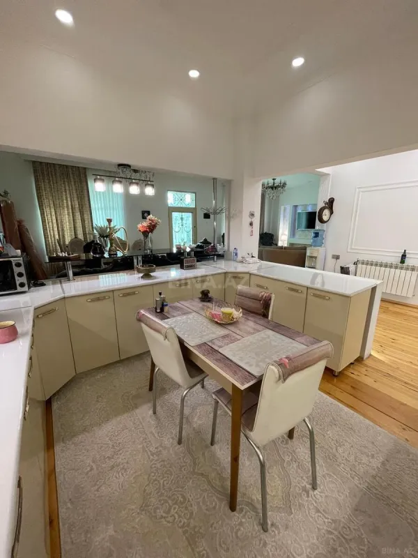 Satılır 8 otaqlı həyət evi 260 m²