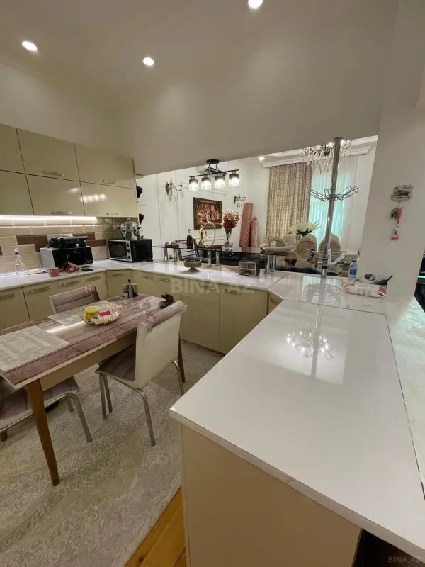 Satılır 8 otaqlı həyət evi 260 m²