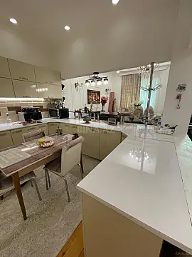 Satılır 8 otaqlı həyət evi 260 m²