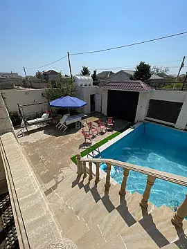 Satılır 8 otaqlı həyət evi 260 m²