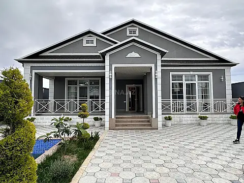 Kirayə verilir 4 otaqlı həyət evi 250 m²