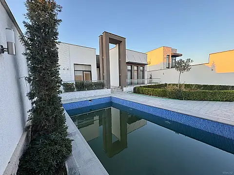 Kirayə verilir 4 otaqlı həyət evi 250 m²