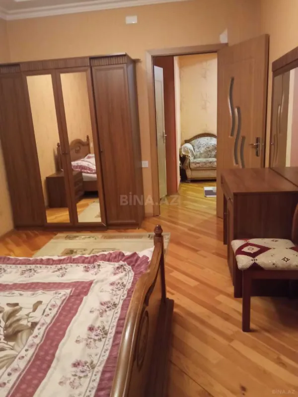 Kirayə verilir 2 otaqlı mənzil 95 m²