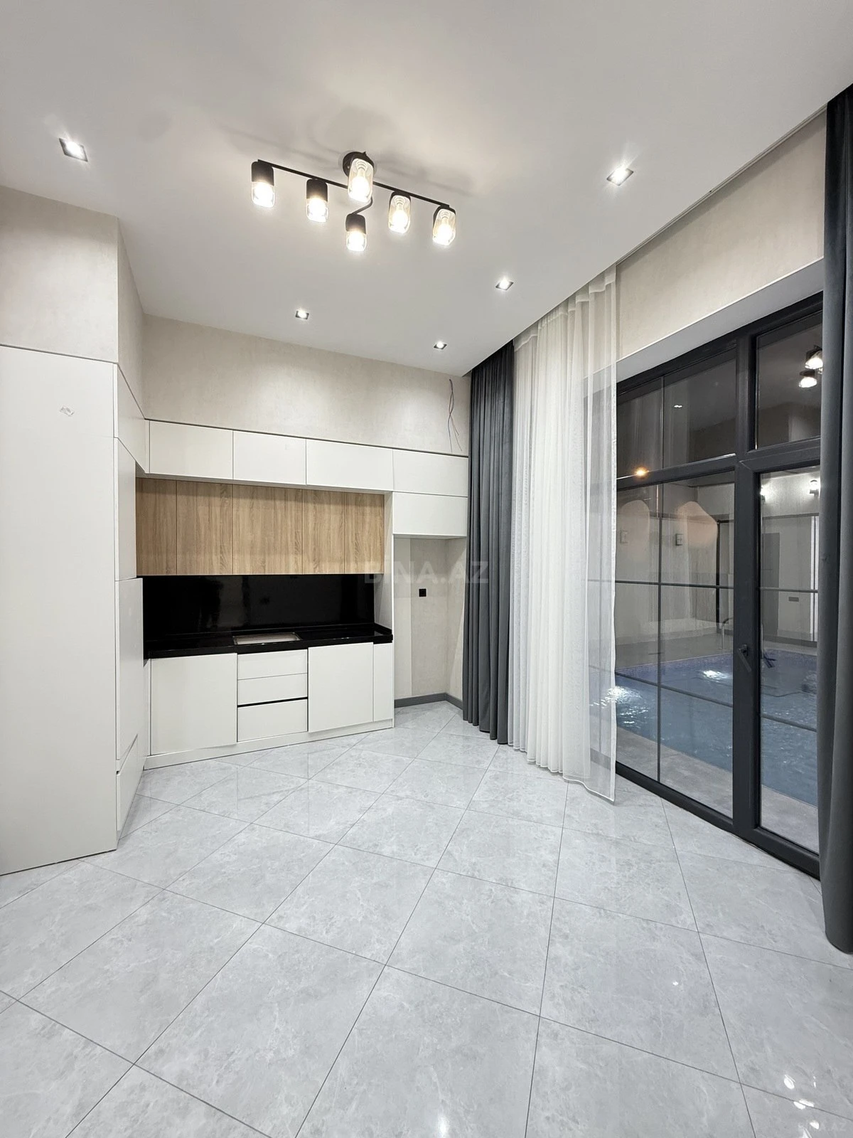 Satılır 4 otaqlı həyət evi 160 m²