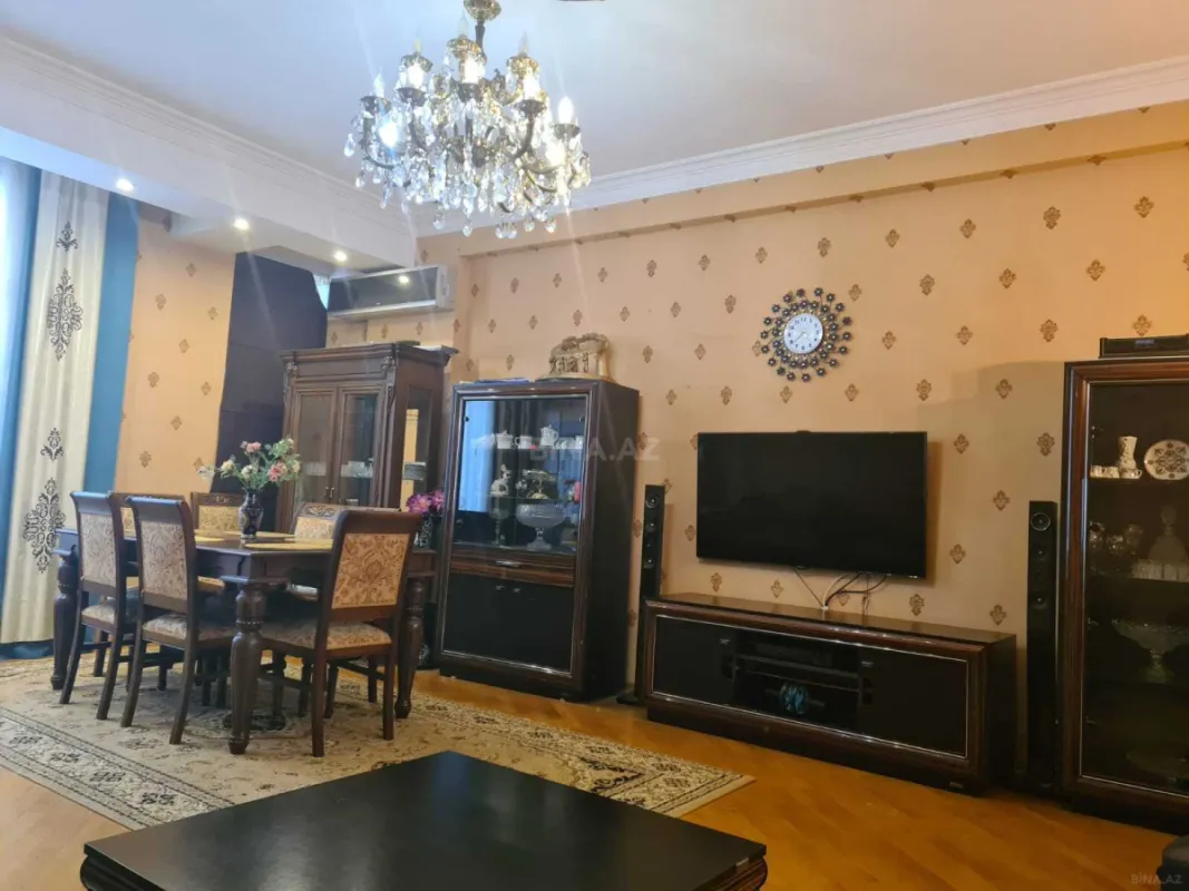 Satılır 4 otaqlı mənzil 160 m²