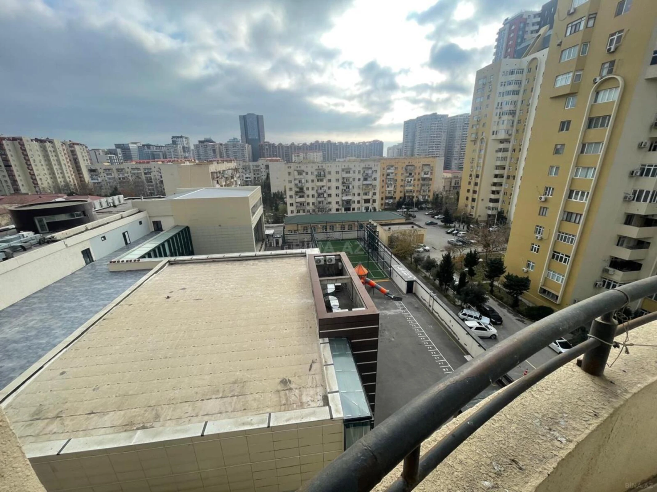 Satılır 4 otaqlı mənzil 160 m²