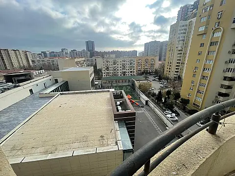 Satılır 4 otaqlı mənzil 160 m²