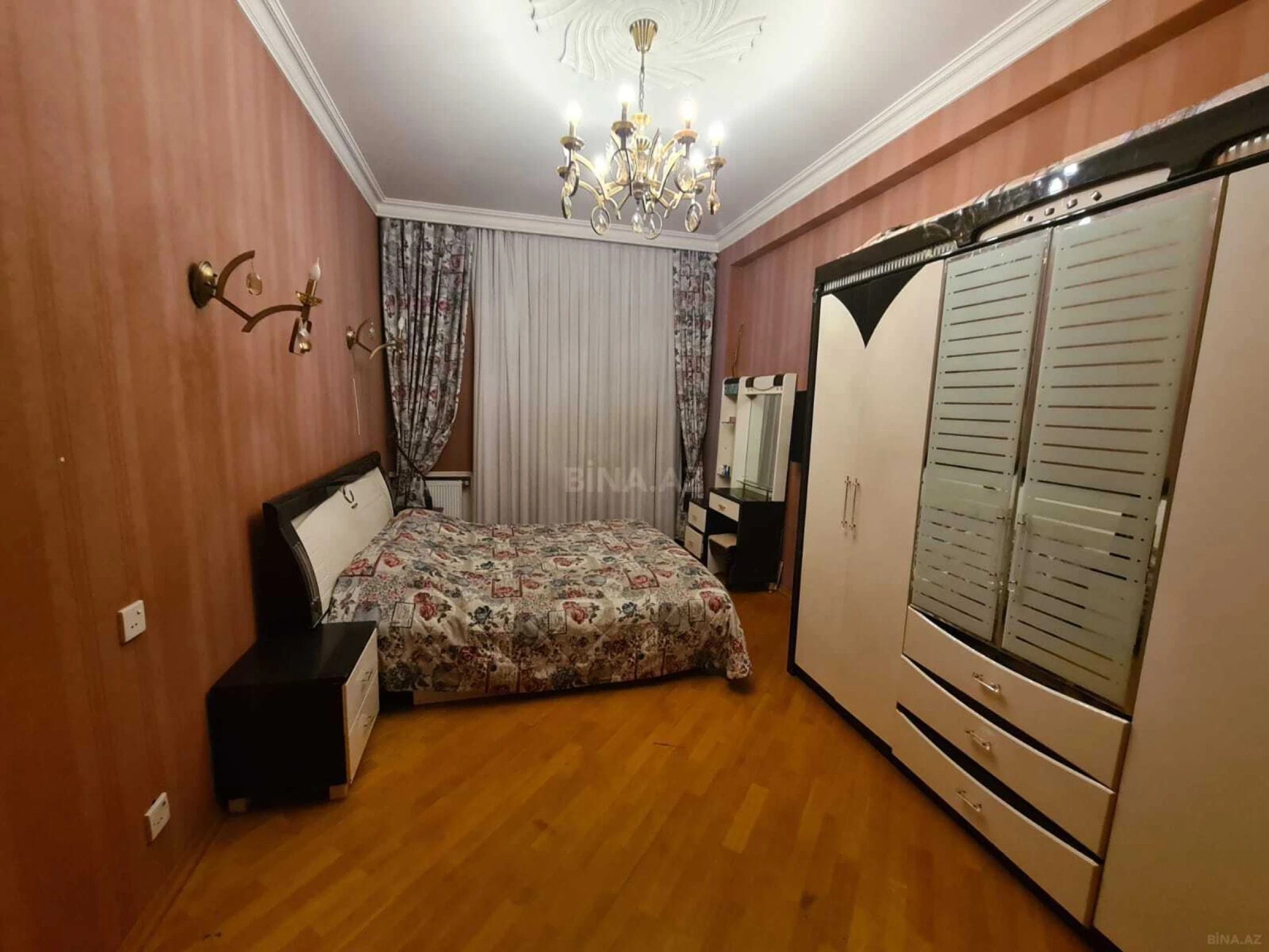 Satılır 4 otaqlı mənzil 160 m²
