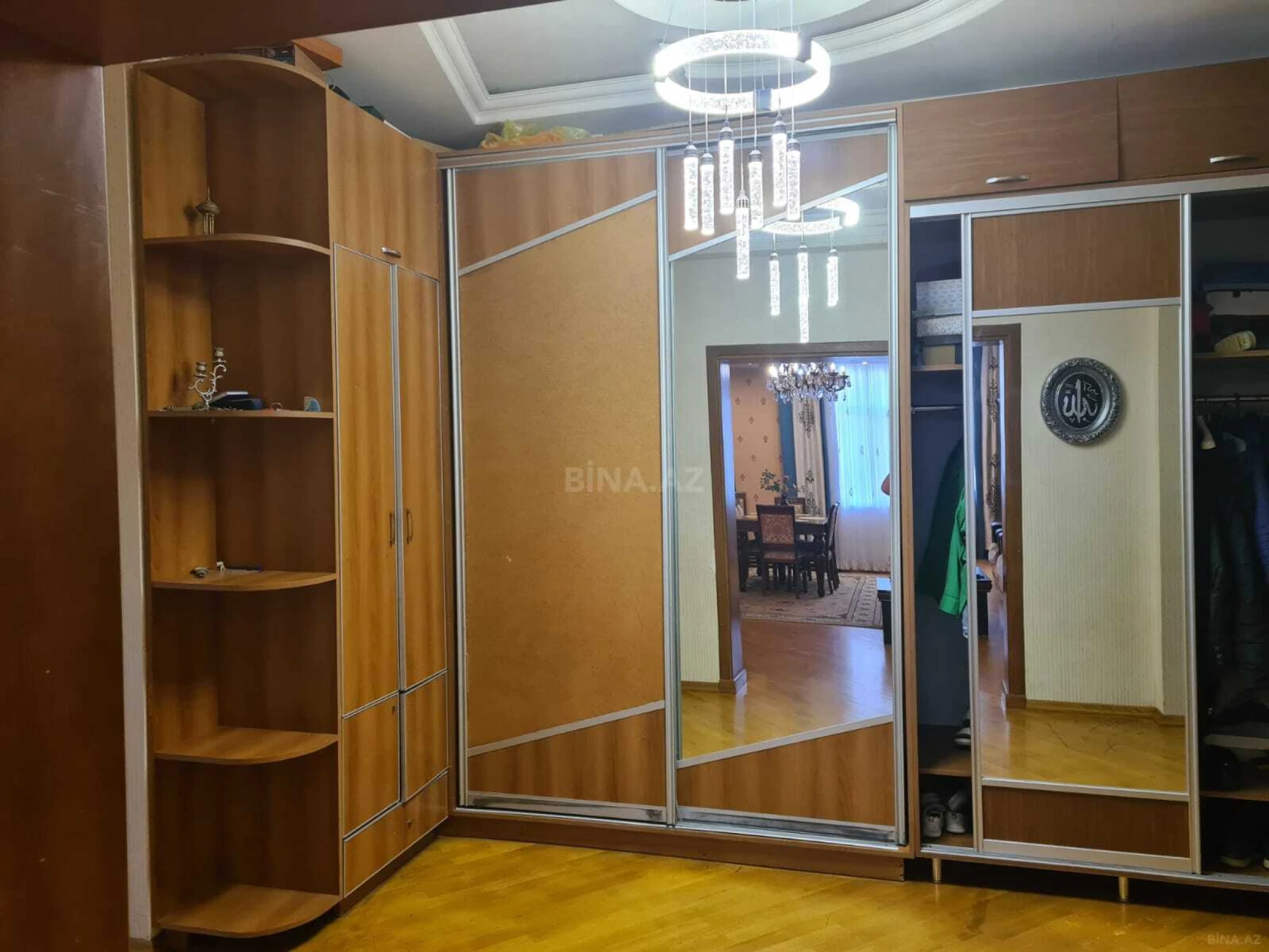 Satılır 4 otaqlı mənzil 160 m²