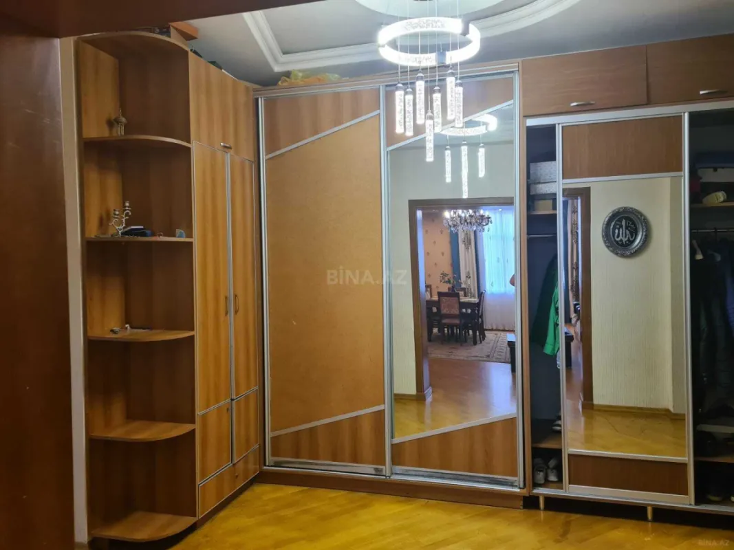 Satılır 4 otaqlı mənzil 160 m²