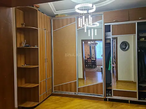 Satılır 4 otaqlı mənzil 160 m²