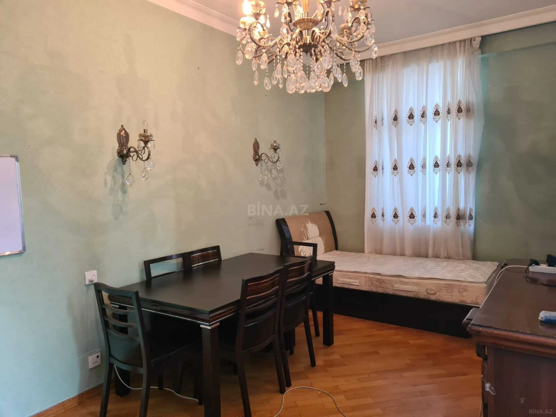 Satılır 4 otaqlı mənzil 160 m²