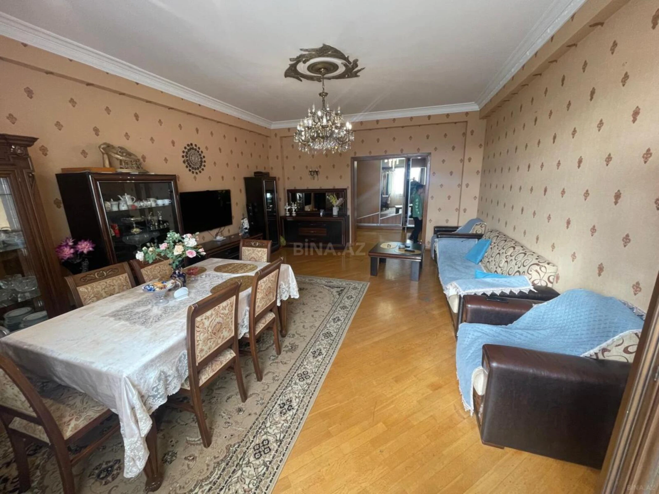 Satılır 4 otaqlı mənzil 160 m²