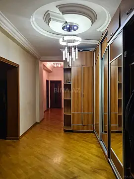 Satılır 4 otaqlı mənzil 160 m²