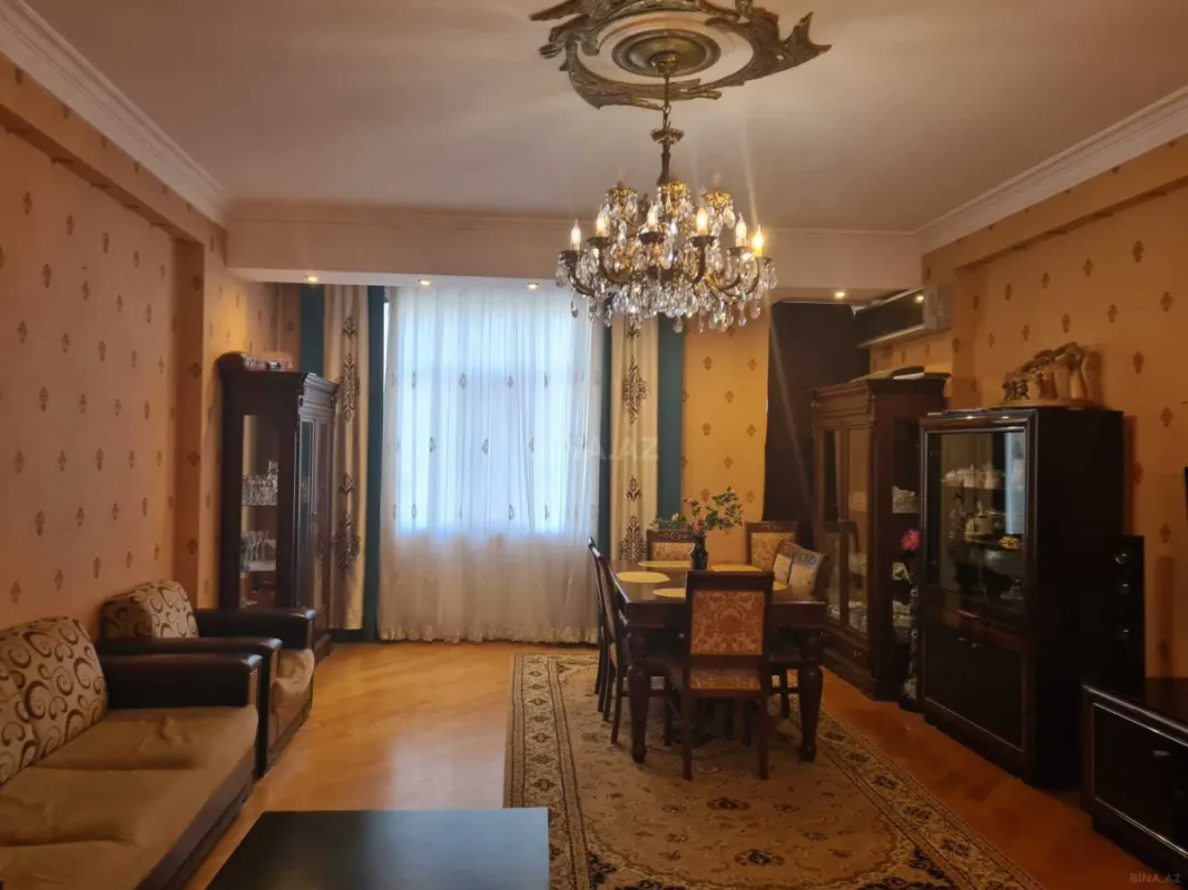 Satılır 4 otaqlı mənzil 160 m²