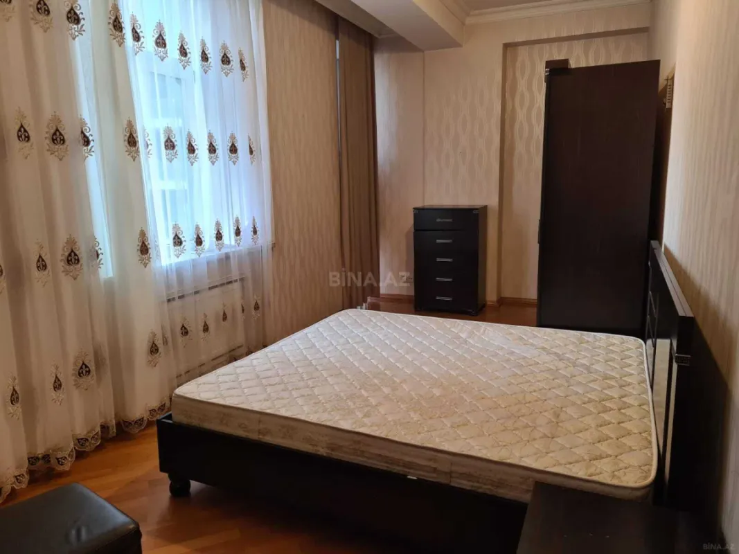 Satılır 4 otaqlı mənzil 160 m²