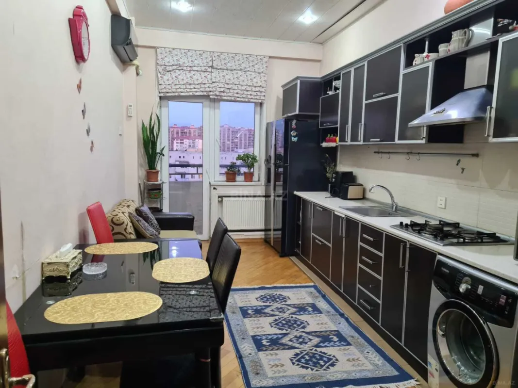Satılır 4 otaqlı mənzil 160 m²