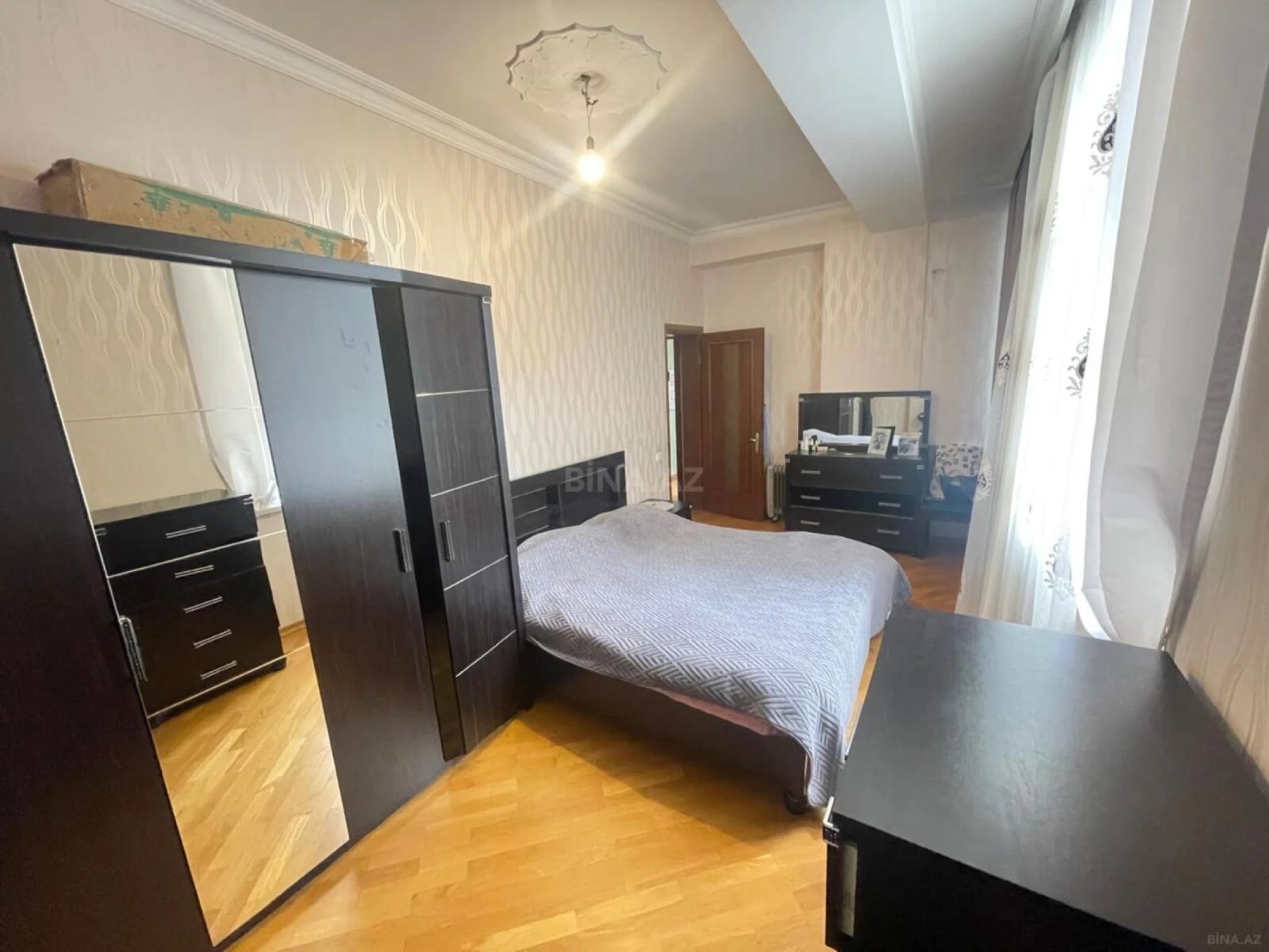 Satılır 4 otaqlı mənzil 160 m²