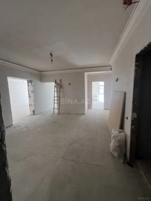 Satılır 4 otaqlı mənzil 200 m²