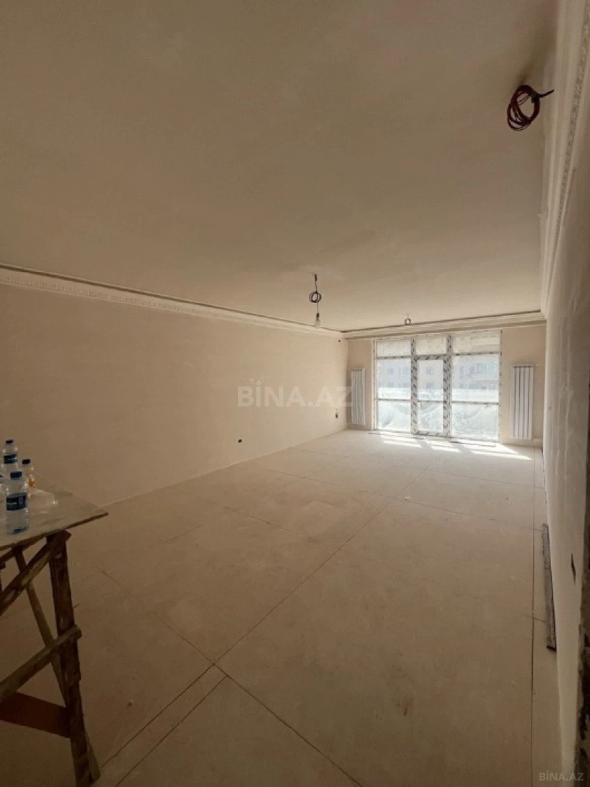 Satılır 4 otaqlı mənzil 200 m²