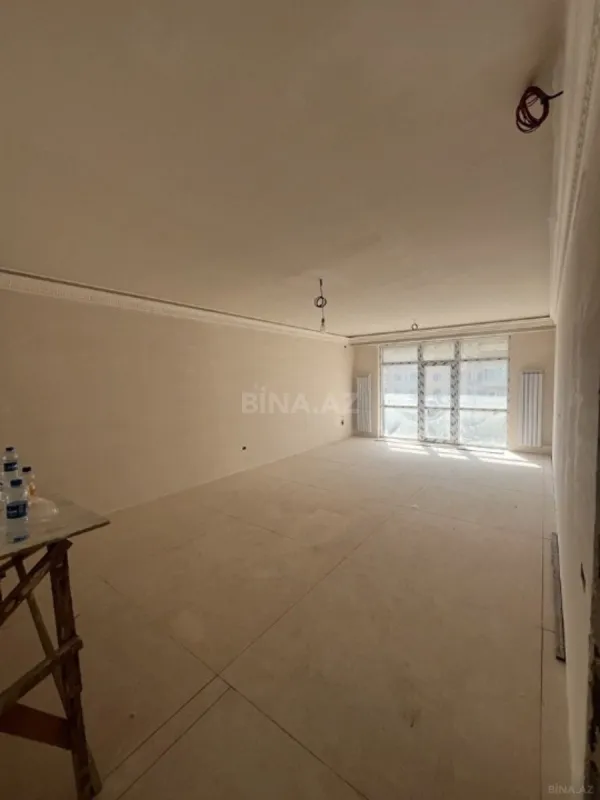 Satılır 4 otaqlı mənzil 200 m²