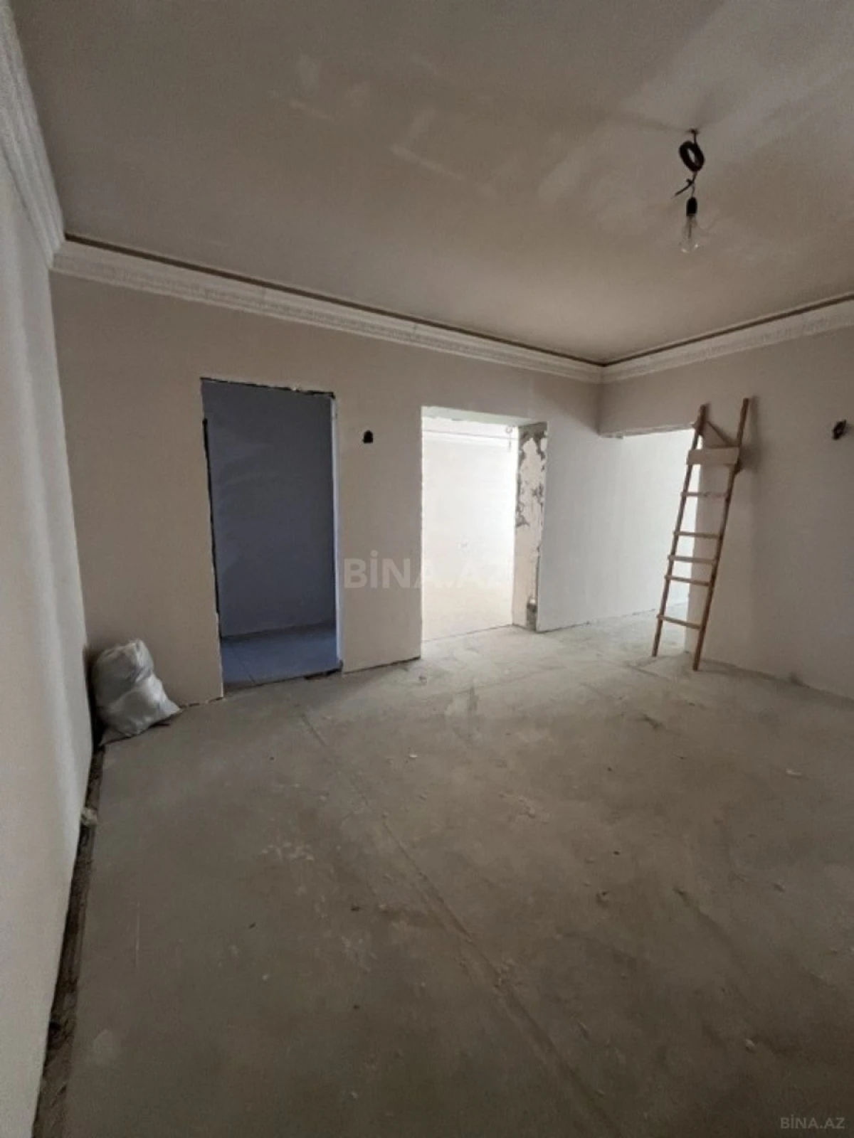 Satılır 4 otaqlı mənzil 200 m²