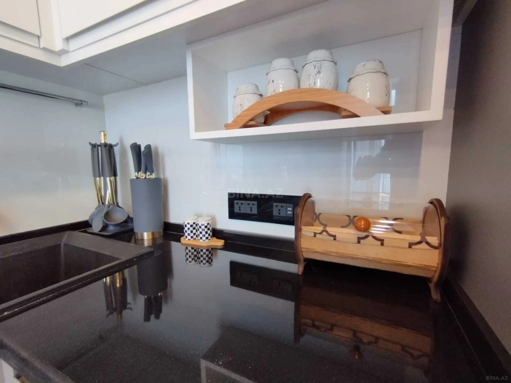 Satılır 3 otaqlı mənzil 98 m²