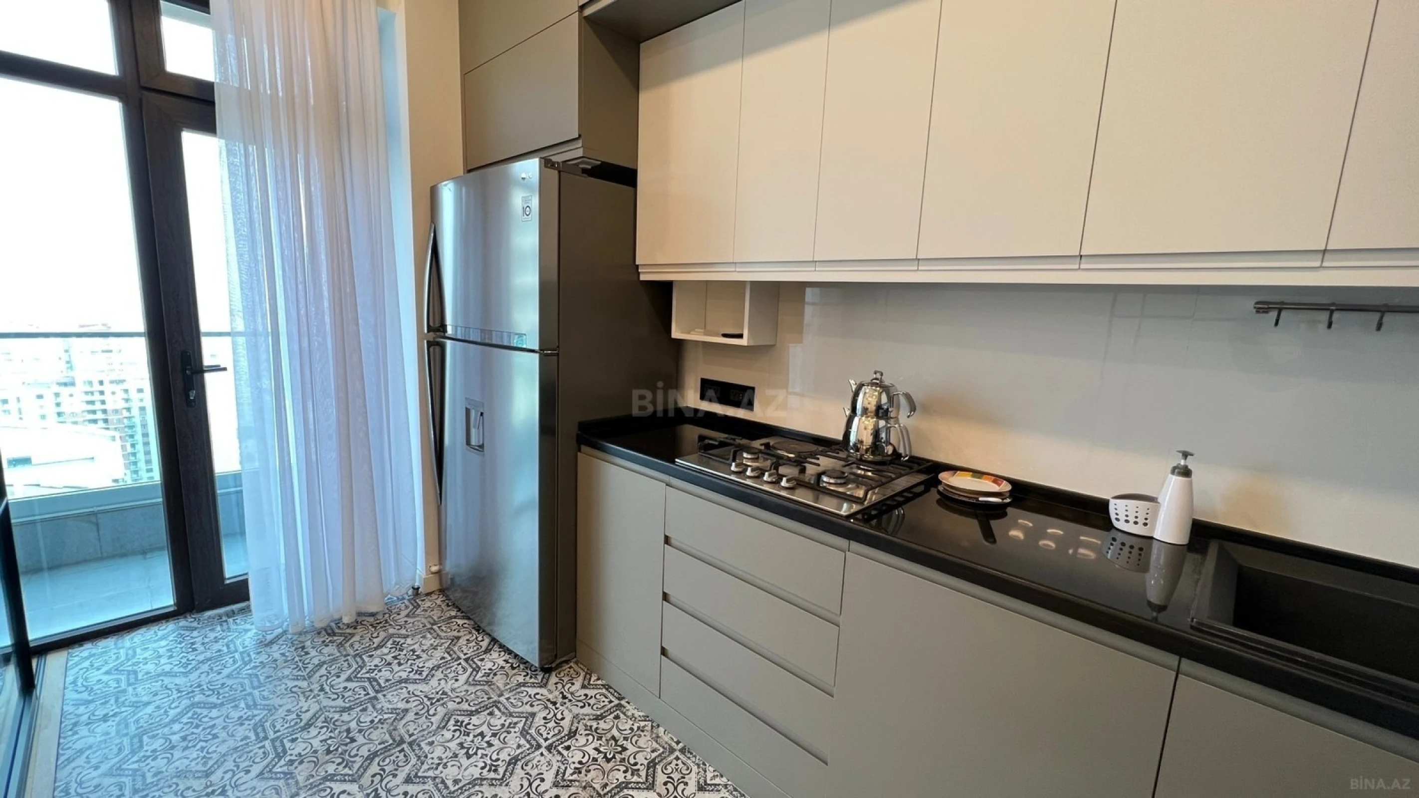 Satılır 3 otaqlı mənzil 98 m²