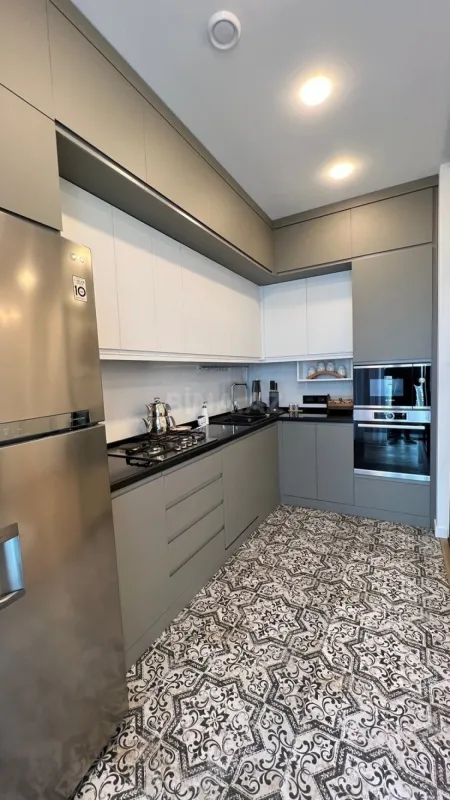 Satılır 3 otaqlı mənzil 98 m²