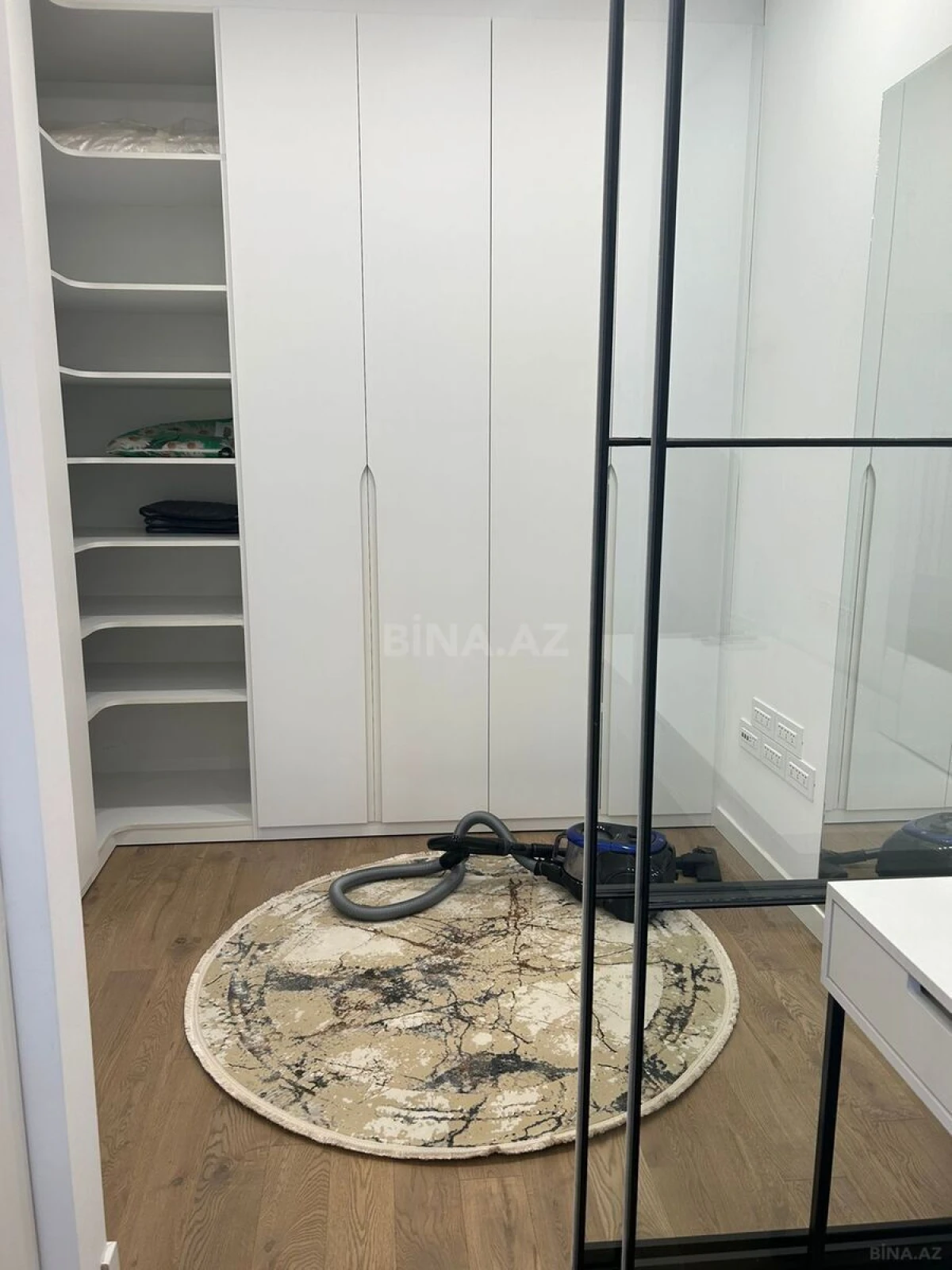 Satılır 3 otaqlı mənzil 98 m²