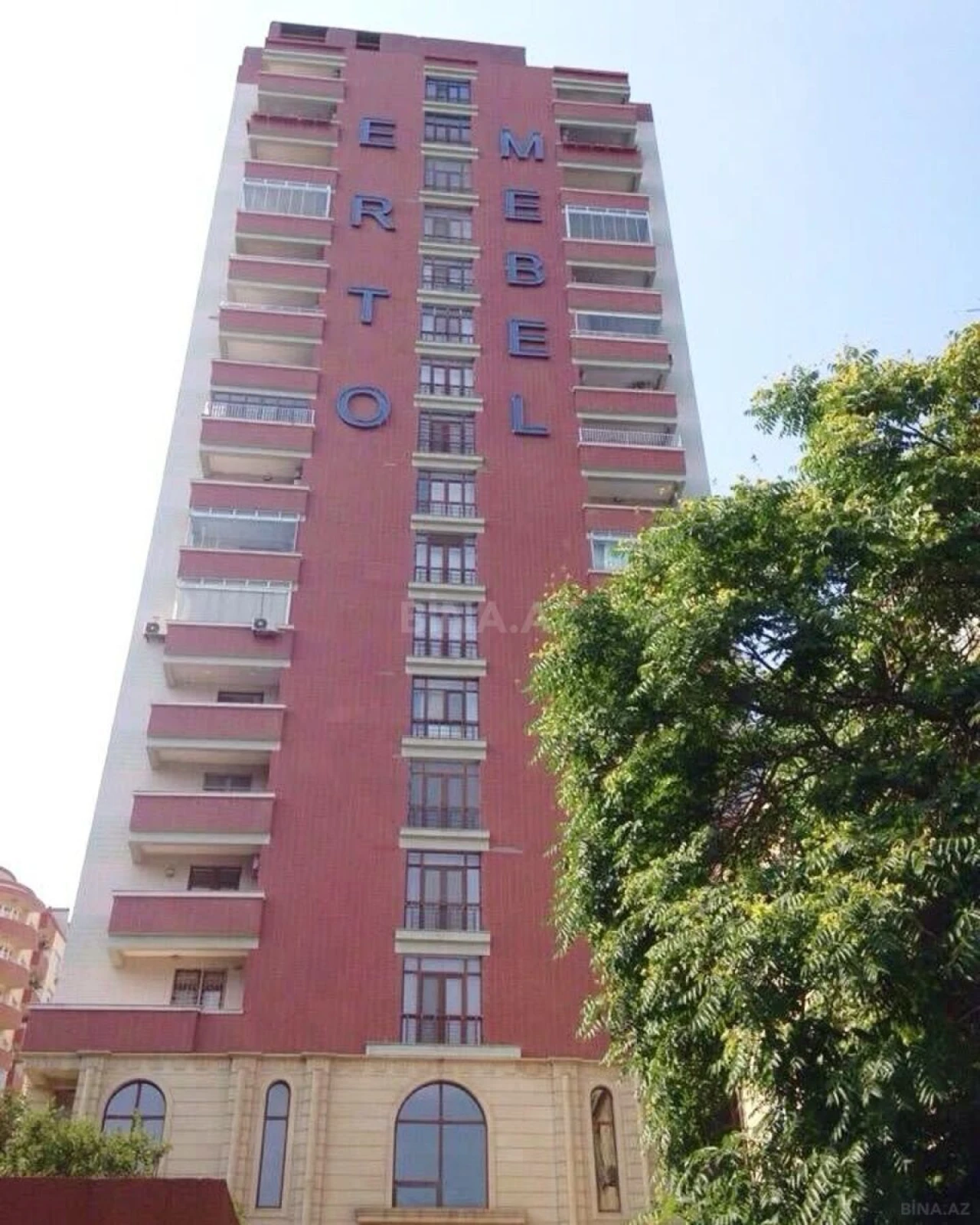 Satılır 4 otaqlı mənzil 202 m²