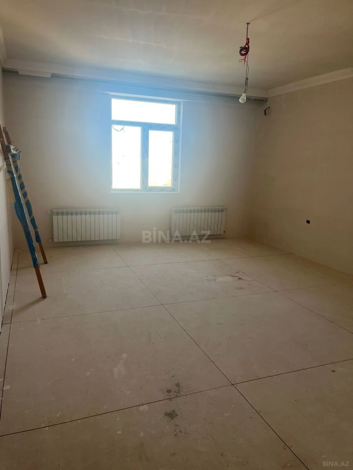 Satılır 4 otaqlı mənzil 202 m²