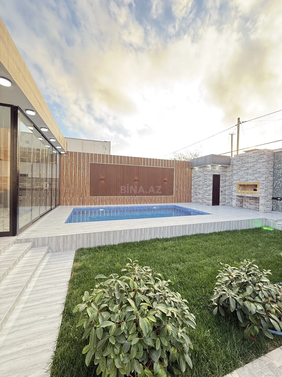 Satılır 4 otaqlı həyət evi 160 m²