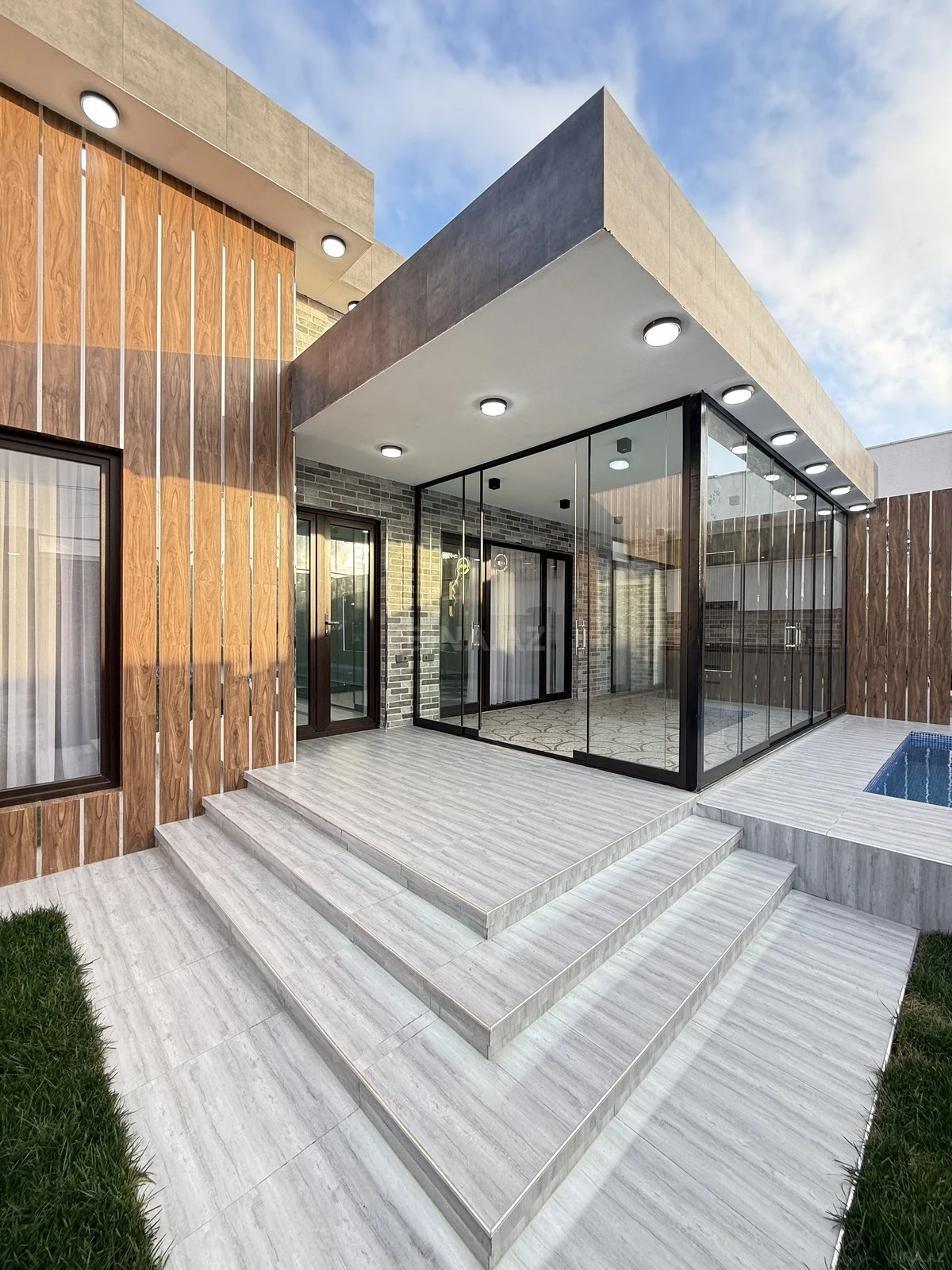 Satılır 4 otaqlı həyət evi 160 m²