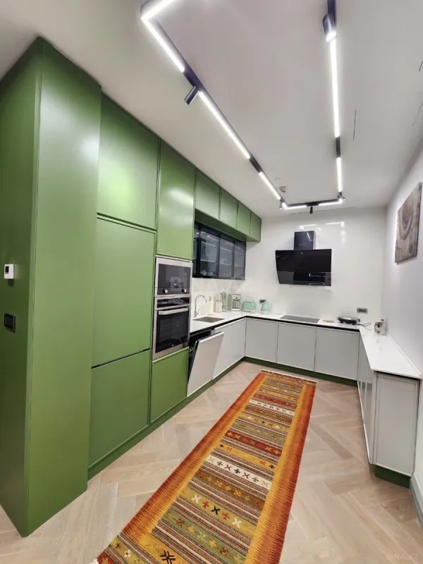 Kirayə verilir 2 otaqlı mənzil 92 m²